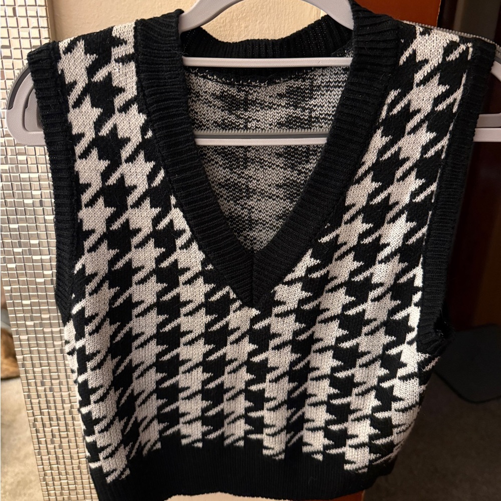 Sweater vest